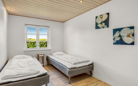 Pauna - 2.5Km from the Sea: Bedroom, Wood, Bed, Floor, Bedding, Interior Design, Bed Frame, Flooring, Bed Sheet, Ceiling