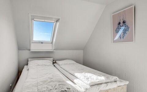 Pauna - 2.5Km from the Sea: Wood, Bedroom, Floor, Bed Sheet, Bedding, Flooring, Bed, Linens, Bed Frame, Daylighting