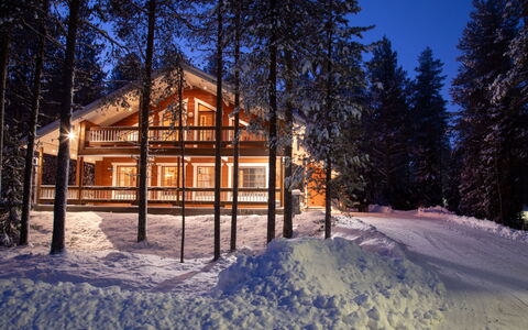 Lapinlisä: Architecture, Shade, Outdoor Structure, Chair, Garden, Pergola, Flowerpot, Awning, Landscaping, Outdoor Furniture