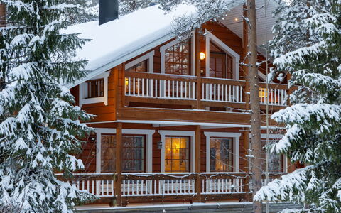 Lapinlisä: Architecture, Shade, Outdoor Structure, Chair, Garden, Pergola, Flowerpot, Awning, Landscaping, Outdoor Furniture