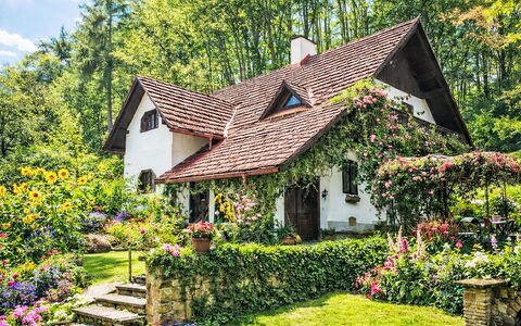 Himmelreichmühle: Building, House, Roof, Home, Cottage, Shrub, Garden, Architecture, Farmhouse