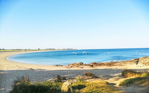 Charme de la Linière: Blue, Water, Water Resources, Body Of Water, Beach, Horizon, Coast, Coastal And Oceanic Landforms, Shore