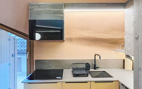Grual: Kitchen, Wall, Countertop, Interior Design, Wood, Flooring, Kitchen Appliance, Ceiling, Major Appliance, Lighting
