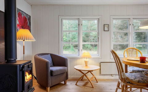 Patti - 700M from the Sea: Flooring, Wood, Furniture, Floor, Interior Design, Wood Flooring, Living Room, Hardwood, Room, Home