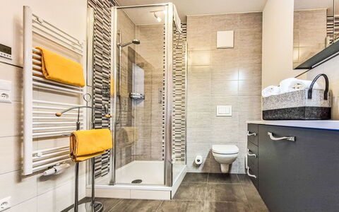 Glück auf: Plumbing Fixture, Flooring, Bathroom, Interior Design, Floor, Plumbing, Tap, Sink, Toilet, Tile