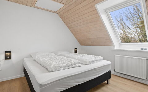 Cyrill - 2Km from the Sea: Wood, Bedroom, Ceiling, Bed, Interior Design, Flooring, Floor, Bed Frame, Bedding, Home