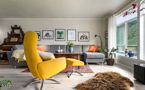 Høyanger Panorama: Furniture, Interior Design, Flooring, Wall, Floor, Living Room, Couch, Wood, Home, Lighting