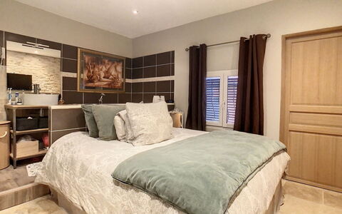 Villa Clem: Furniture, Bed, Interior Design, Bedroom, Floor, Flooring, Bedding, Ceiling, Bed Sheet, Wood