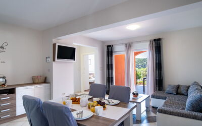 Accommodation:&nbsp;Mistral 111.3