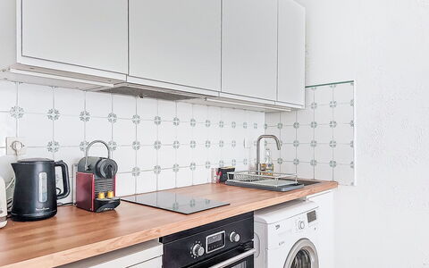 Le Lafayette: Kitchen, Kitchen Appliance, Major Appliance, Flooring, Interior Design, Countertop, Floor, Home Appliance, Kitchen Stove, Home