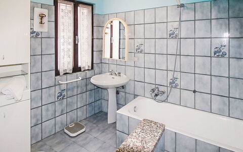 Iside: Bathroom, Plumbing Fixture, Bathroom Sink, Flooring, Sink, Floor, Tap, Toilet, Interior Design, Plumbing