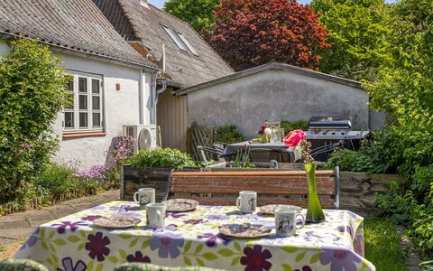 Spase - 23Km from the Sea: Shrub, House, Residential Area, Home, Garden, Shade, Yard, Courtyard, Flowerpot