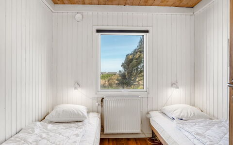 Månviva - 250M from the Sea: Wood, Bedroom, Bed, Bedding, Hardwood, Plank, Bed Frame, Bed Sheet, Wood Stain, Wood Flooring