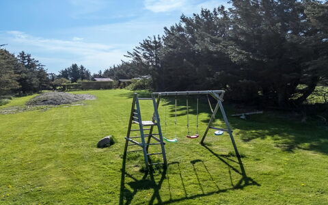 Månviva - 250M from the Sea: Ladder, Garden, Lawn, Park, Yard, Backyard, Outdoor Play Equipment