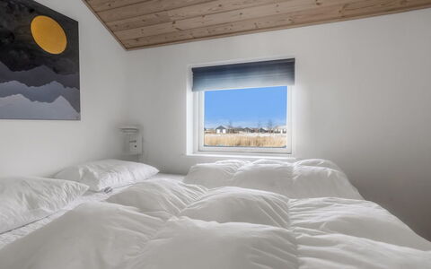 Østmar - 1.3Km from the Sea: Home, Bedroom, Freezing, Winter, Bedding, Daylighting, Bed Sheet, Bed, Snow, Ice Cap