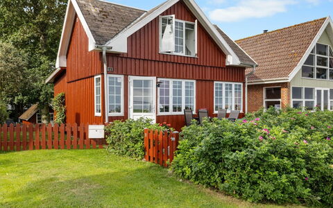 Sila - 25M from the Sea: Blue, Cottage, House, Home, Farmhouse, Estate, Siding