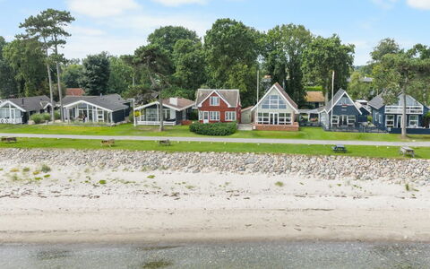 Sila - 25M from the Sea: Blue, Cottage, House, Home, Farmhouse, Estate, Siding