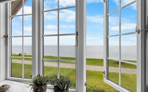 Sila - 25M from the Sea: Blue, Cottage, House, Home, Farmhouse, Estate, Siding