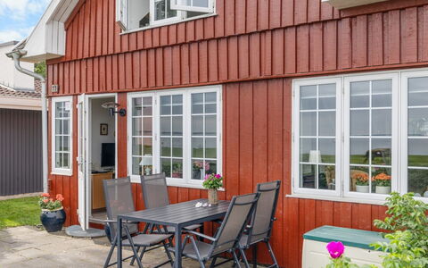 Sila - 25M from the Sea: Blue, Cottage, House, Home, Farmhouse, Estate, Siding