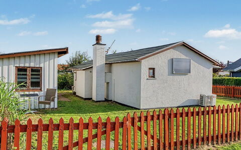 Ginger - 50M from the Sea: Cottage, Land Lot, Log Cabin, Shore, Reservoir, Shed, Garden Buildings, Sound, Woodland