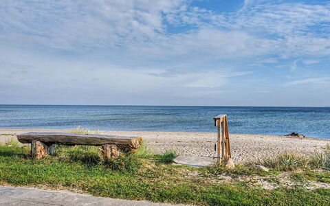 Ginger - 50M from the Sea: Cottage, Land Lot, Log Cabin, Shore, Reservoir, Shed, Garden Buildings, Sound, Woodland