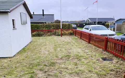 Ginger - 50M from the Sea: Fence, Land Lot, Home Fencing, Cottage, Picket Fence, Garden, Lawn, Backyard, Yard, Landscaping