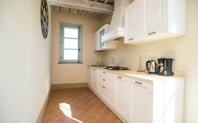 Appartamento Pino: Flooring, Interior Design, Wood, Floor, Countertop, Kitchen, Cabinetry, Ceiling, Furniture, Room