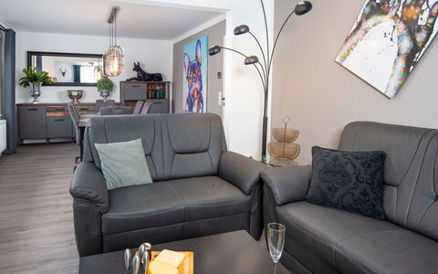 Seeperle: Furniture, Interior Design, Couch, Flooring, Living Room, Room, Floor, Apartment, Home, Table