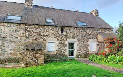 Maison du Paradis: Wall, Grass, House, Cottage, Shrub, Roof, Rural Area, Stone Wall, Land Lot, Brickwork