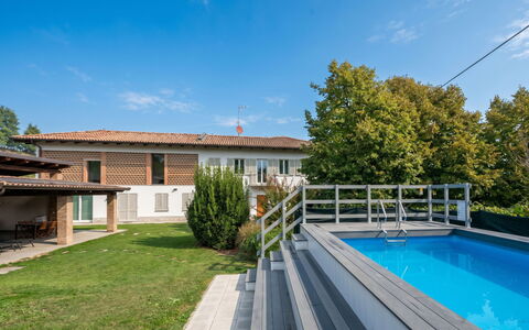 Cuadrat: Swimming Pool, Residential Area, Home, Estate, Resort, Shade, Porch, Villa, Balcony, Hacienda