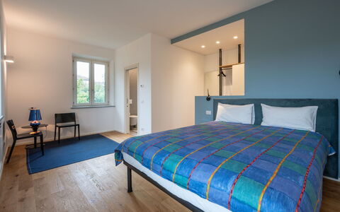 Cuadrat: Interior Design, Furniture, Bedroom, Wall, Bed, Flooring, Ceiling, Floor, Wood, Bed Sheet