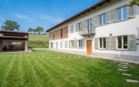 Cuadrat: Residential Area, Land Lot, Home, Lawn, Estate, Garden, Farmhouse, Yard, Landscaping, Villa