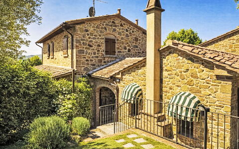 Il Cottage Roccaio: House, Cottage, Home, Door, Estate, Brick, Garden, Stone Wall, Brickwork, Farmhouse