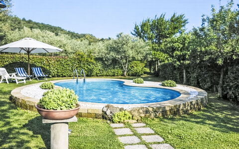 Il Cottage Roccaio: Swimming Pool, Garden, Outdoor Furniture, Resort, Leisure, Shade, Lawn, Backyard, Landscaping, Eco Hotel