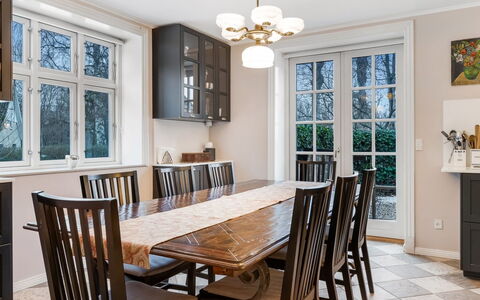 Edla - 5Km from the Sea: Furniture, Interior Design, Flooring, Light Fixture, Chandelier, Dining Room, Chair, Table, Wood, Ceiling