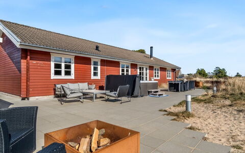 Uolevi - 1.1Km from the Sea: Cottage, Sand, Shade, Outdoor Furniture, Beach