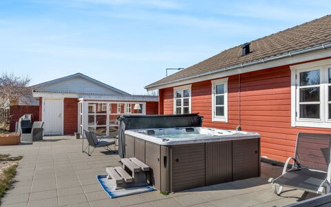 Uolevi - 1.1Km from the Sea: Roof, Composite Material, Swimming Pool, Outdoor Furniture, Yard, Wood Stain, Shade, Design, Deck, Resort