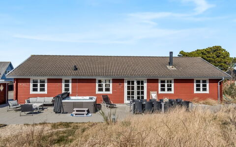 Uolevi - 1.1Km from the Sea: Plant Community, Sunlight, Herbaceous Plant, Garden, Plantation, Agriculture, Farm