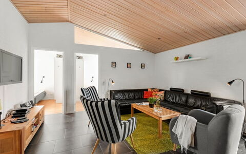 Sod - 3.2Km from the Sea: Interior Design, Furniture, Flooring, Couch, Wall, Floor, Wood, Ceiling, Living Room, Light Fixture