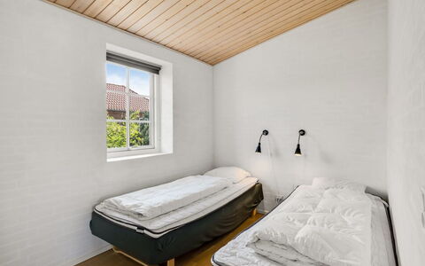 Sod - 3.2Km from the Sea: Wall, Wood, Ceiling, Floor, Flooring, Bedroom, Bed, Bed Frame, Bedding, Bed Sheet