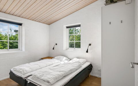 Sod - 3.2Km from the Sea: Wood, Home, Ceiling, Floor, Bedroom, Hardwood, Plank, Bed, Wood Stain, Bed Frame