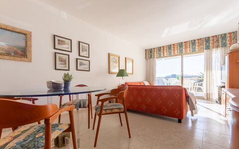 Cambrils 53: Furniture, Flooring, Interior Design, Floor, Room, Chair, Apartment, Ceiling, Kitchen & Dining Room Table, Dining Room