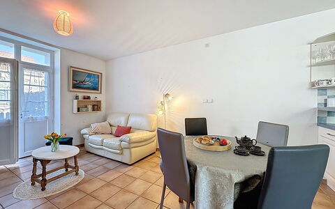 Sanoubott: Furniture, Interior Design, Flooring, Floor, Couch, Room, Ceiling, Living Room, Table, Lighting