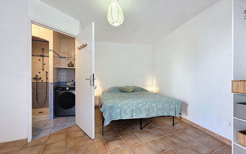 Sanoubott: Interior Design, Flooring, Floor, Ceiling, Furniture, Room, Apartment, Bedroom, Bed, Light Fixture