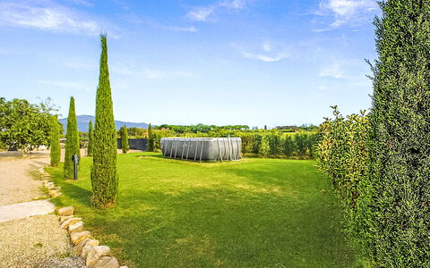 Il Tiglioré: Blue, Green, Grass, Shrub, Land Lot, Plain, Hedge, Garden, Meadow