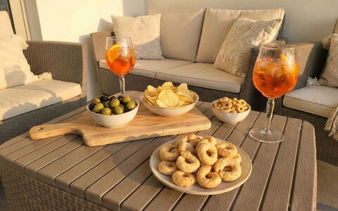 Posada 10: Furniture, Tableware, Food, Table, Drinkware, Serveware, Dishware, Fruit, Outdoor Furniture, Plate