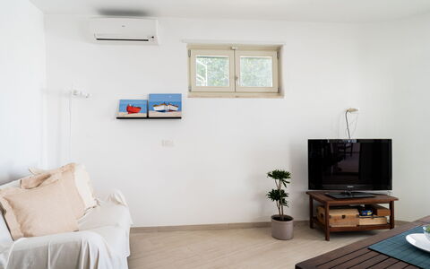 Il Respiro del Mare: Furniture, Interior Design, Wall, Flooring, Floor, Wood, Room, Couch, Ceiling, Living Room