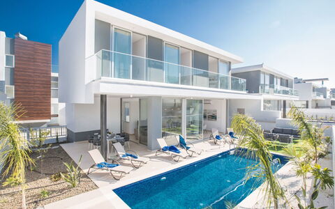 3-Schlafzimmer-Villa mit Privatem Pool im Zentrum