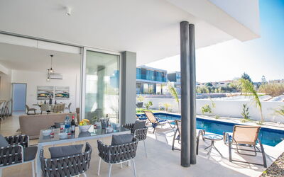 3-Schlafzimmer-Villa mit Privatem Pool im Zentrum
