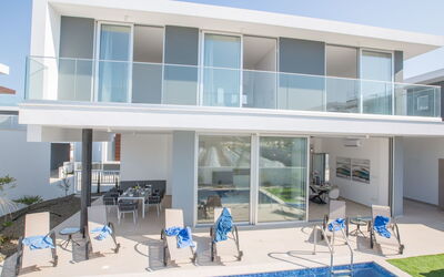 3-Schlafzimmer-Villa mit Privatem Pool im Zentrum